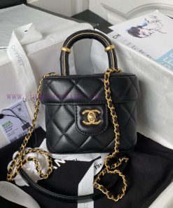 Chanel Bag The Chanel 23S new AS3973 handle makeup bag is a super popular item of the season xrbcc9s1