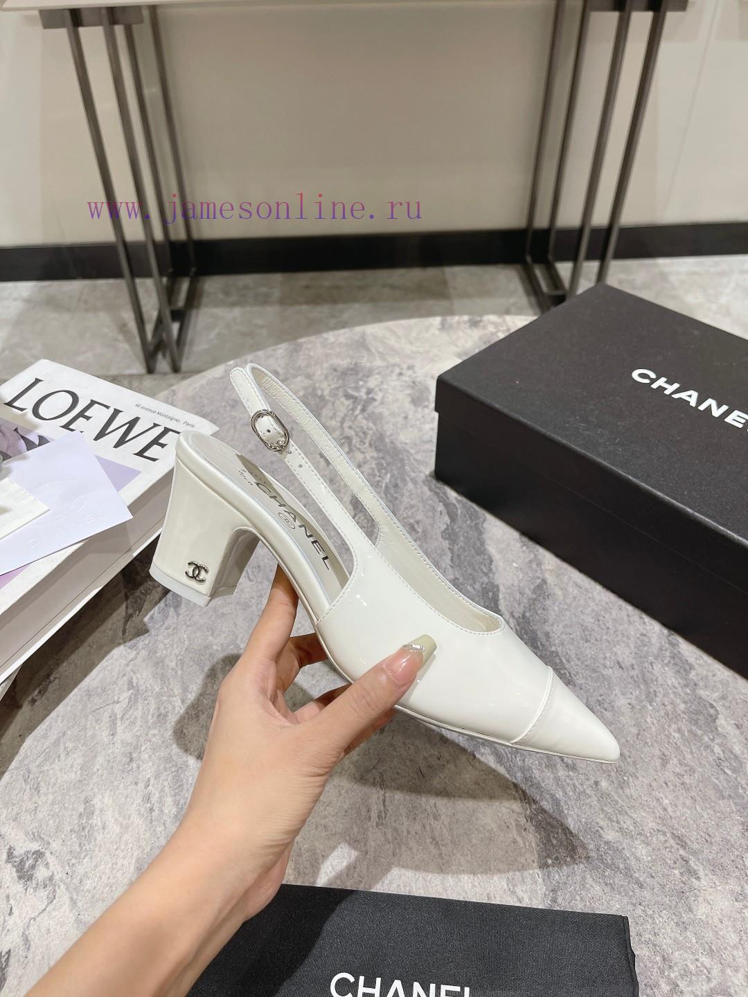 Chanel's 2024 early spring new pointed and thick heeled sandalsChanel 2024 Chanel C's latest2i37vi1l