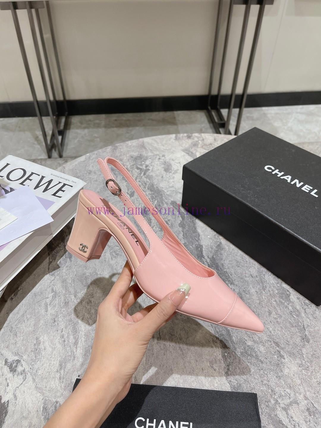 Chanel's 2024 early spring new pointed and thick heeled sandalsChanel 2024 Chanel C's latestatko1n8x - Image 2