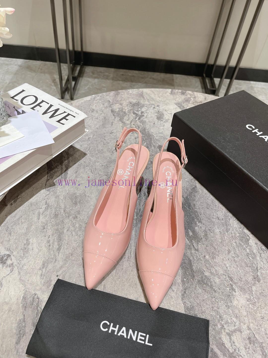 Chanel's 2024 early spring new pointed and thick heeled sandalsChanel 2024 Chanel C's latestatko1n8x - Image 4