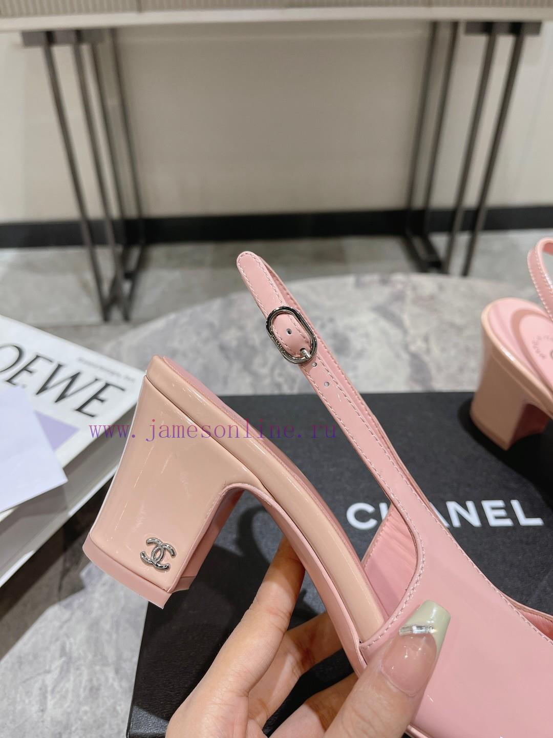 Chanel's 2024 early spring new pointed and thick heeled sandalsChanel 2024 Chanel C's latestatko1n8x - Image 9