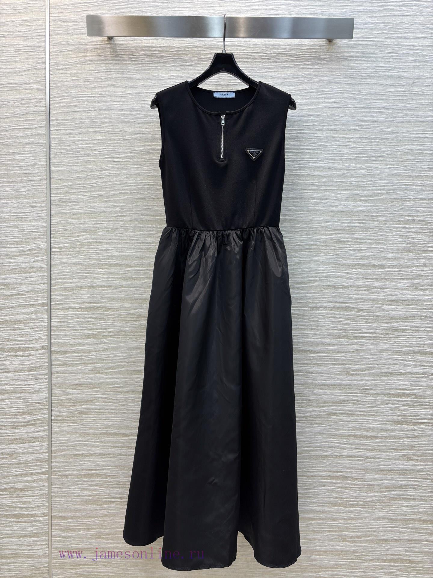 CL77529 Prada 25 Spring/Summer Triangular Sports Tank Top Splicing Dress Long Skirt A Tank Top zv6meg01