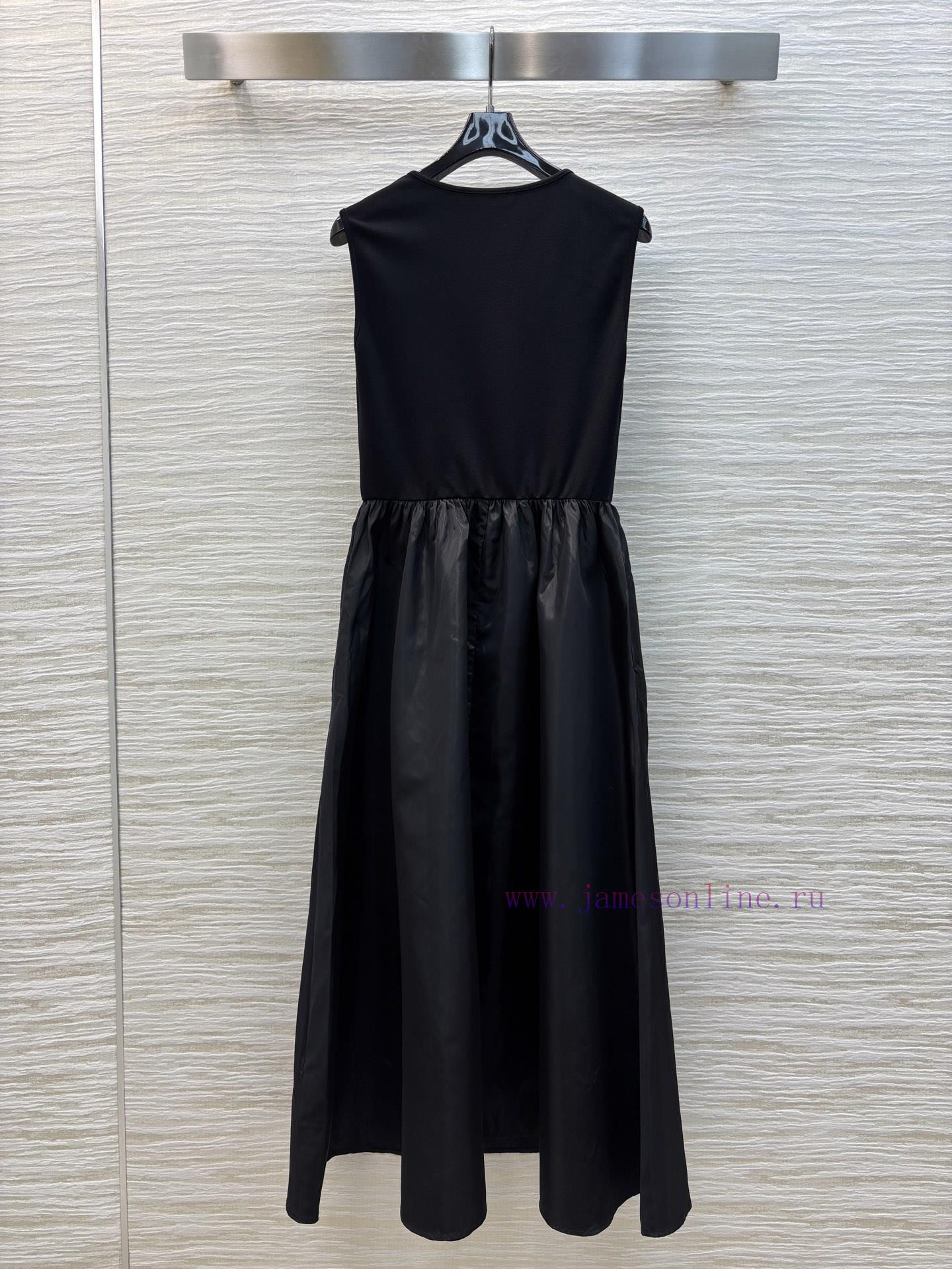CL77529 Prada 25 Spring/Summer Triangular Sports Tank Top Splicing Dress Long Skirt A Tank Top zv6meg01 - Image 9