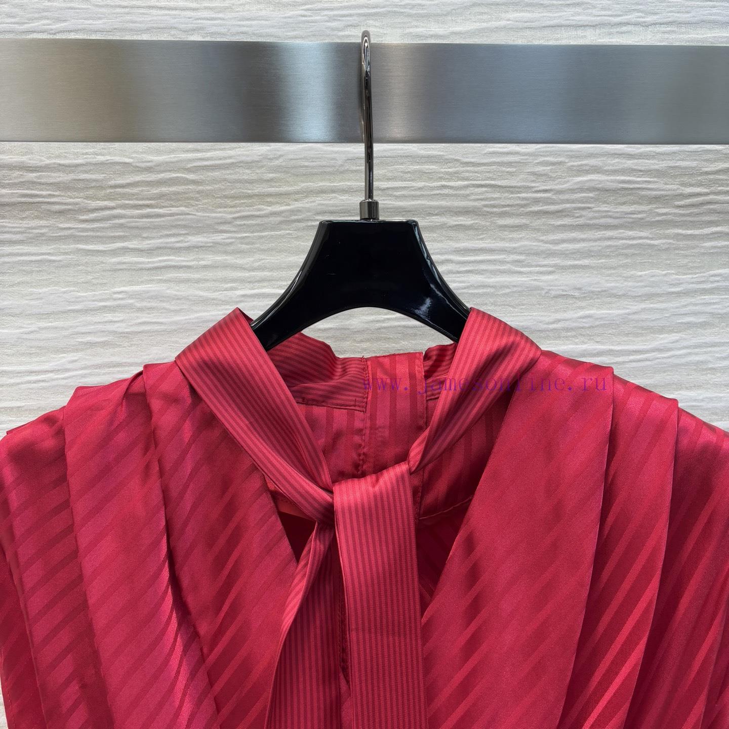 CL77530 Louis Vuitton 25 Spring/Summer Red Ribbon Sleeveless Dress With Pinch Cut Creating A Dy o8adlye8 - Image 3