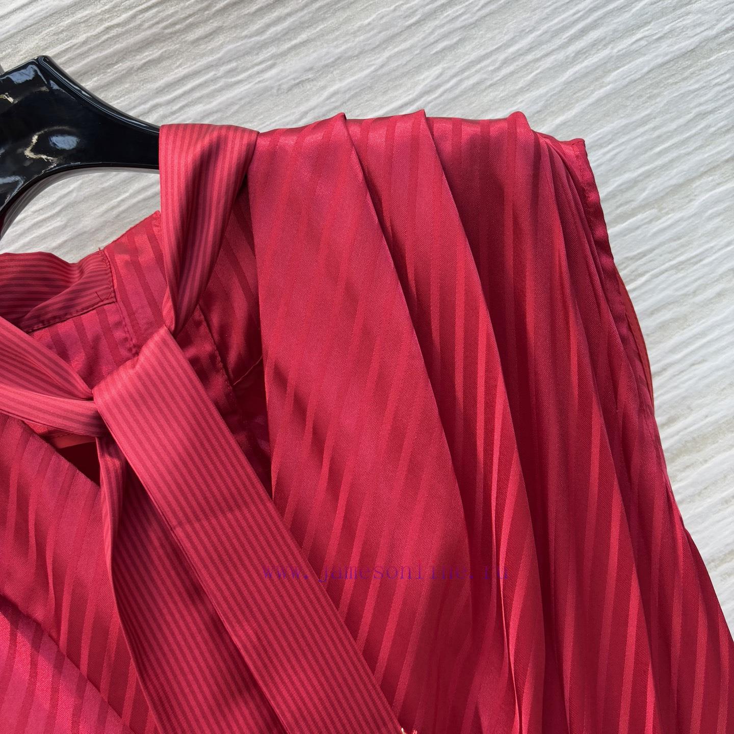 CL77530 Louis Vuitton 25 Spring/Summer Red Ribbon Sleeveless Dress With Pinch Cut Creating A Dy o8adlye8 - Image 5