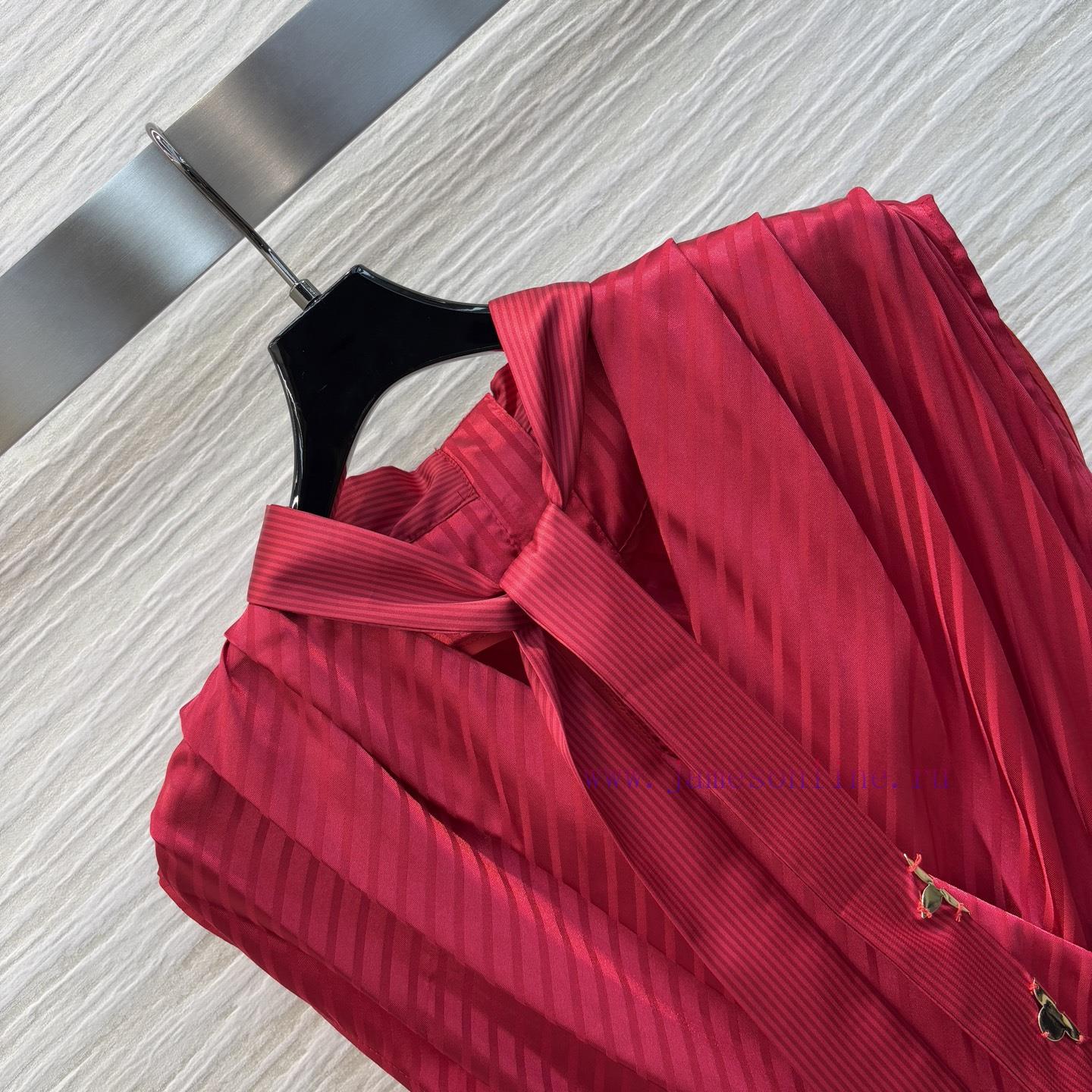 CL77530 Louis Vuitton 25 Spring/Summer Red Ribbon Sleeveless Dress With Pinch Cut Creating A Dy o8adlye8 - Image 6
