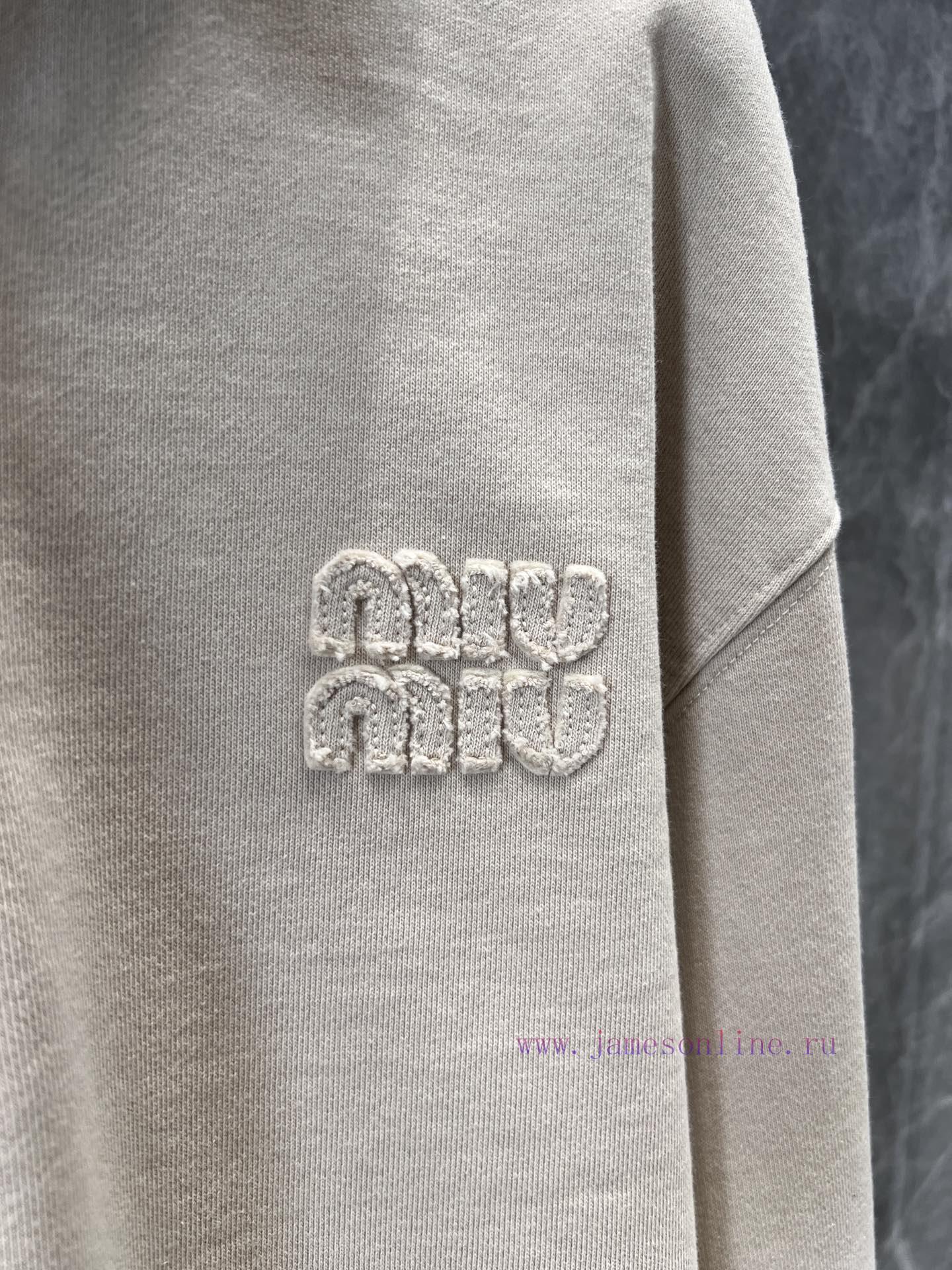 ZT60112 Miumi * 25Ss Early Spring New Embroidered Logo Letter Cotton Polo Sweatshirt+Shorts Set 481n29ed - Image 5