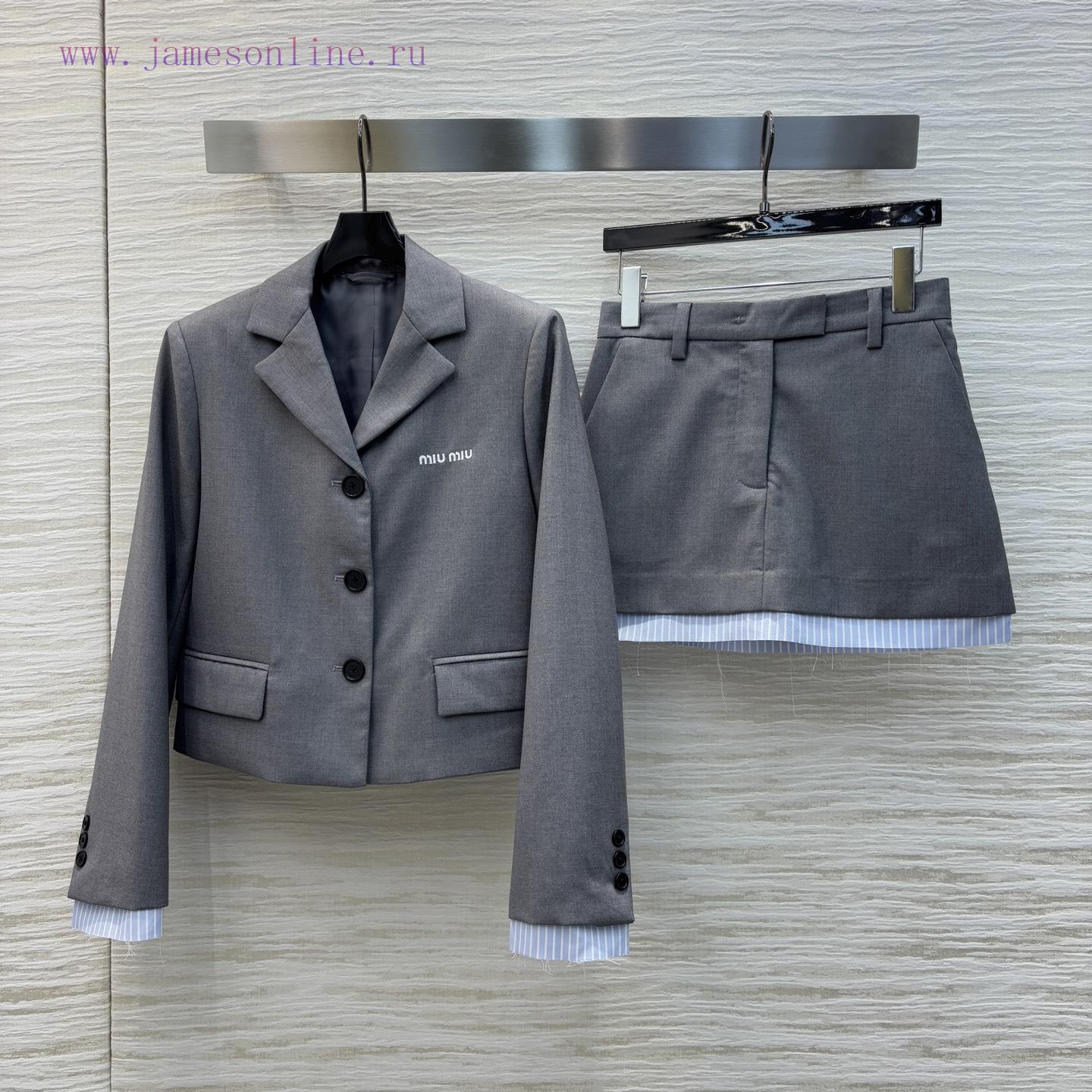 CT75255 Miu Miu 25 Early Spring Edition A Vintage Suit Set With A Breasted Suit Jacket Paired W yr3d69p7 - Image 2