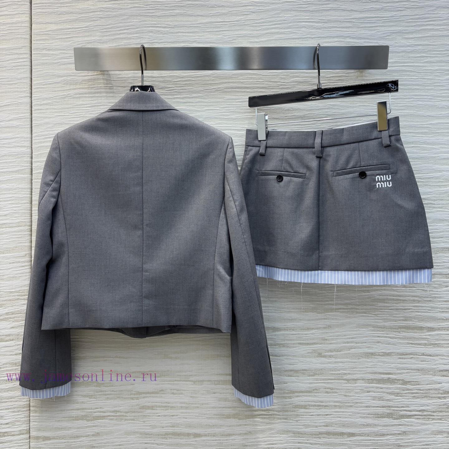 CT75255 Miu Miu 25 Early Spring Edition A Vintage Suit Set With A Breasted Suit Jacket Paired W yr3d69p7 - Image 9