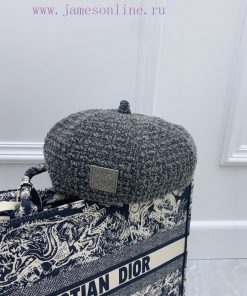 Loewe Classic Edition BeretVery versatile and not picky about peopleCoarse woolen fabric isf4ohsico