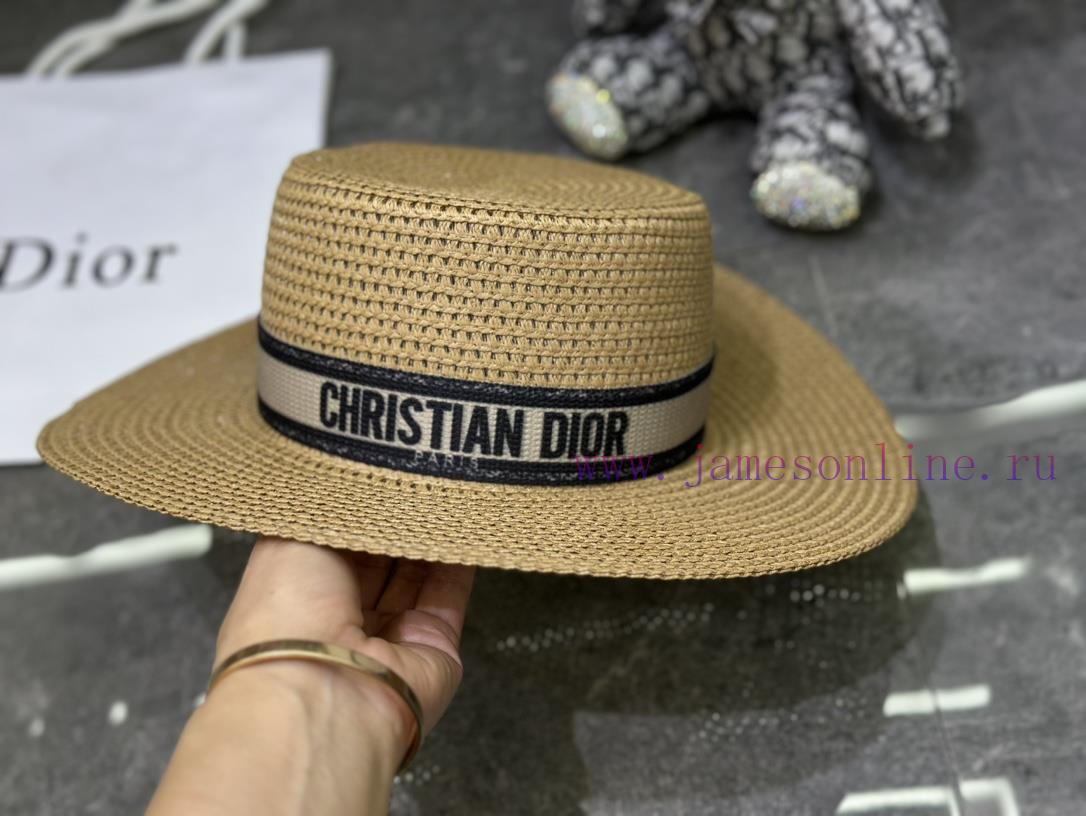 Dior's popular flat top hatqenln37e - Image 9