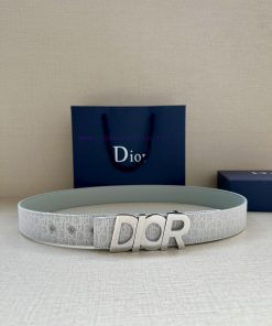 This 35mm double-sided belt with a width of 3.5cm combines elegant temperament with modern s 2lv57w81