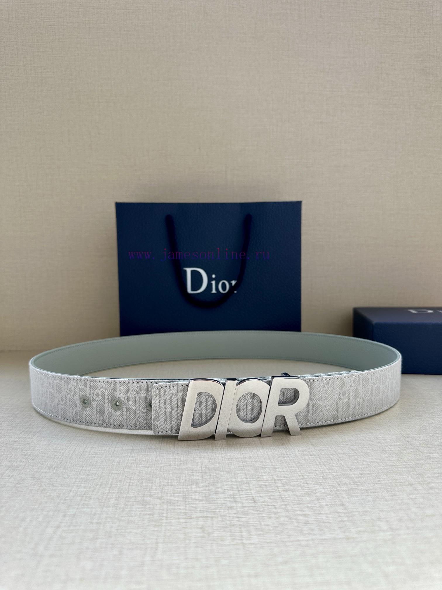 This 35mm double-sided belt with a width of 3.5cm combines elegant temperament with modern s 2lv57w81