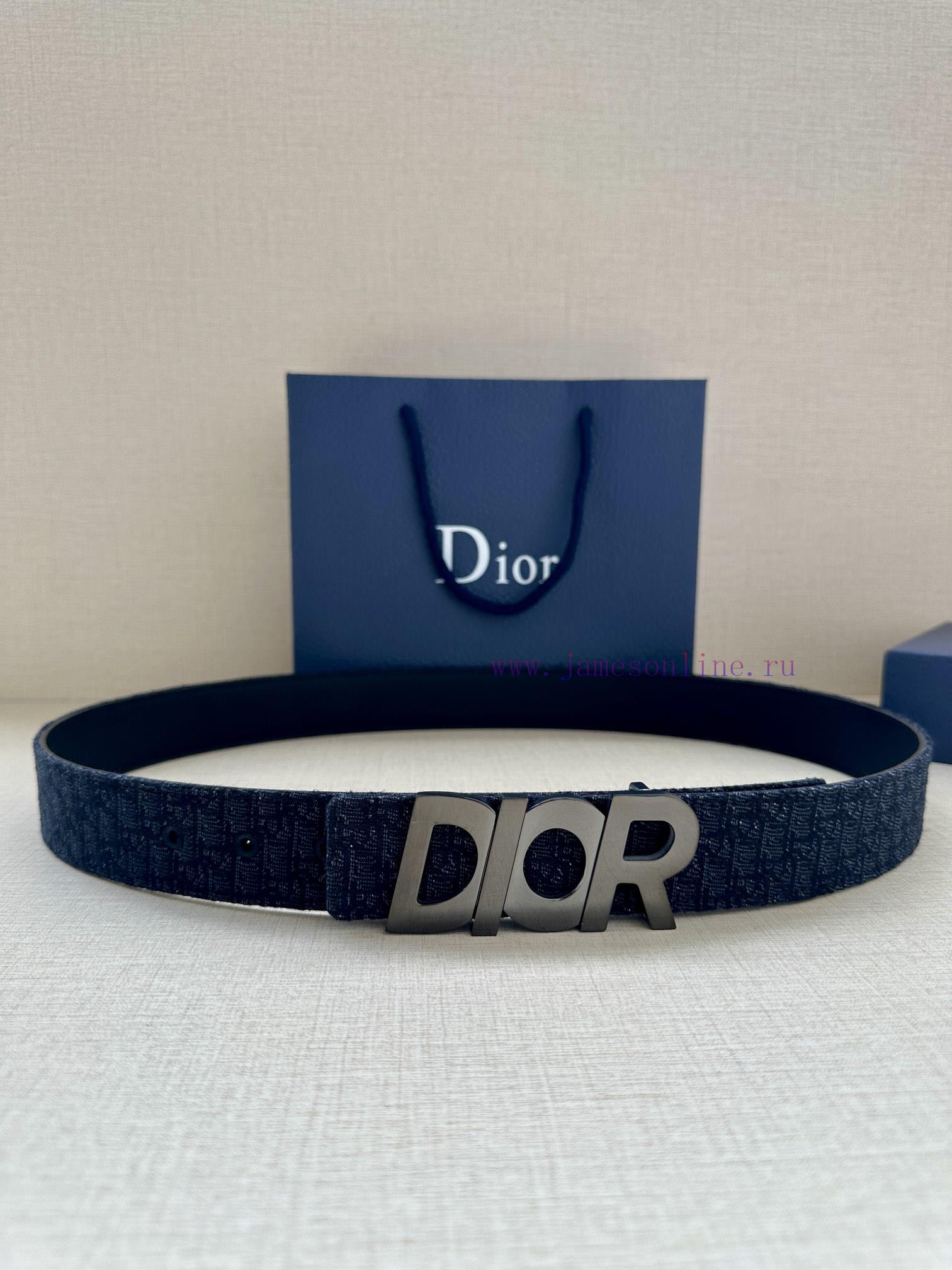 This 35mm double-sided belt with a width of 3.5cm combines elegant temperament with modern s dpgr9573