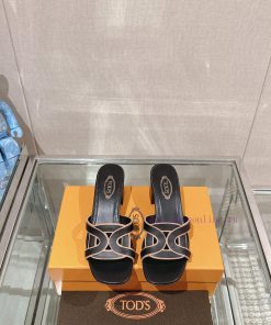 -24Ss New Tod * Buckle Thick Heel SlippersThis Sandal Is Made Of Soft Leather Cut Into The Bran 2x7hlijp